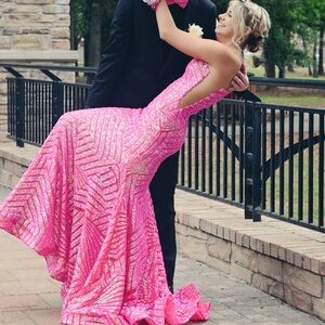 Perfect prom, pageant, or homecoming/homecoming court dress! Worn once!